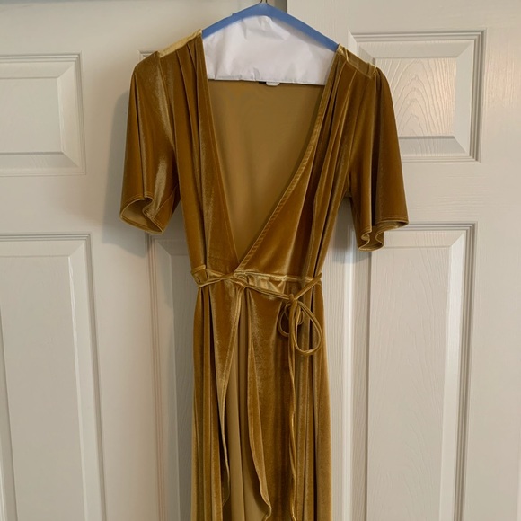 Lulu’s Velvet High-Low Wrap Dress - Picture 2 of 5